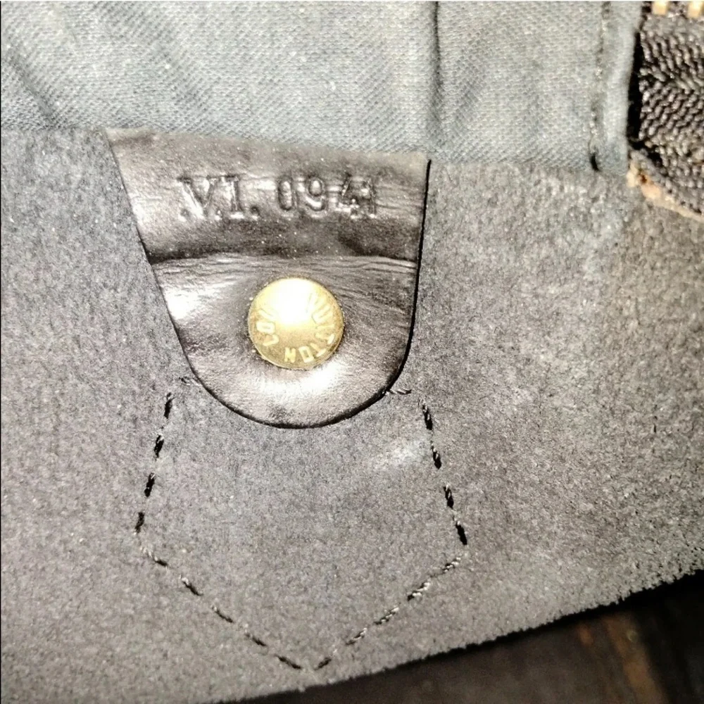 Louis Vuitton Epi Black Speedy 30 - Picture 13 of 14
